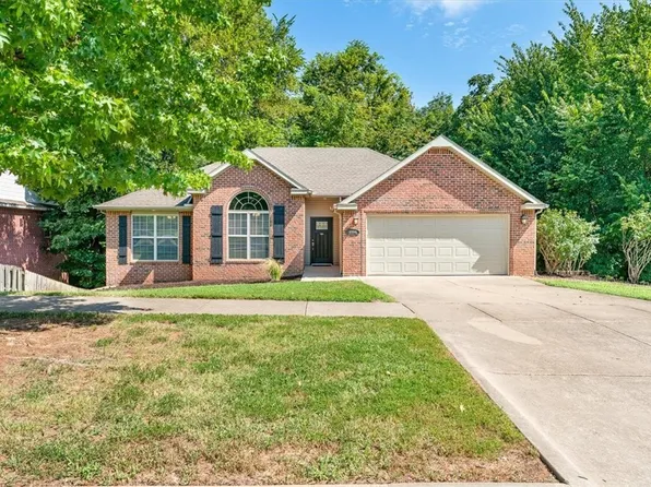 5104 W New Bridge Rd, Fayetteville, AR 72704