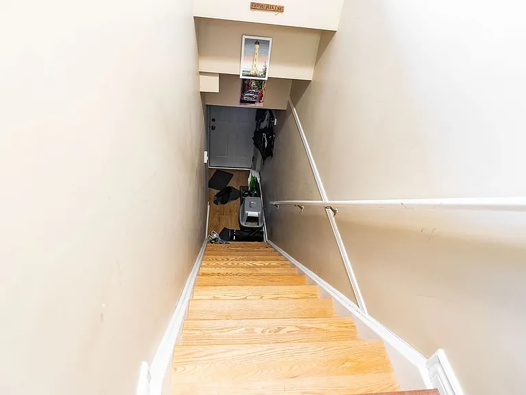110 Stirling Ave #6 — Photo 6