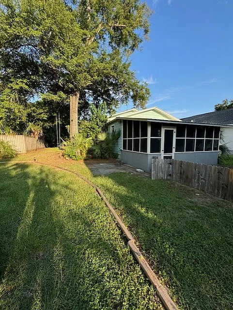 608 S F St — Photo 4