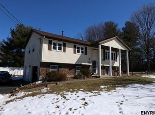 1925 Pawtucket Ave, Niskayuna, NY 12309