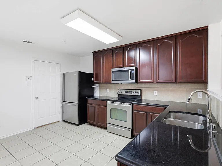 10067 Wake Bridge Dr — Photo 8
