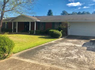 902 Stratford Ln, Amory, MS 38821