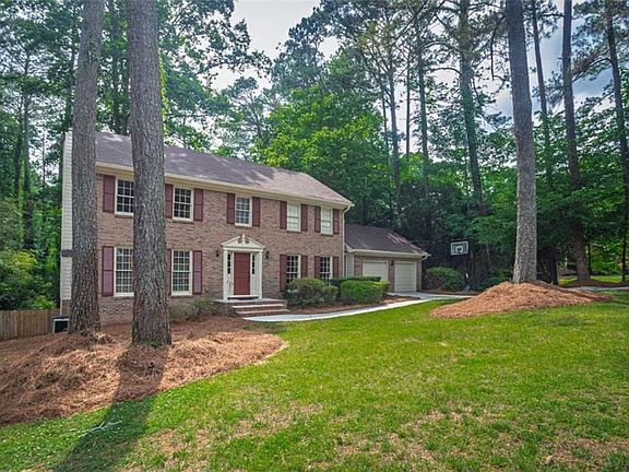 3rd image of 3838 Hunting Ridge Dr