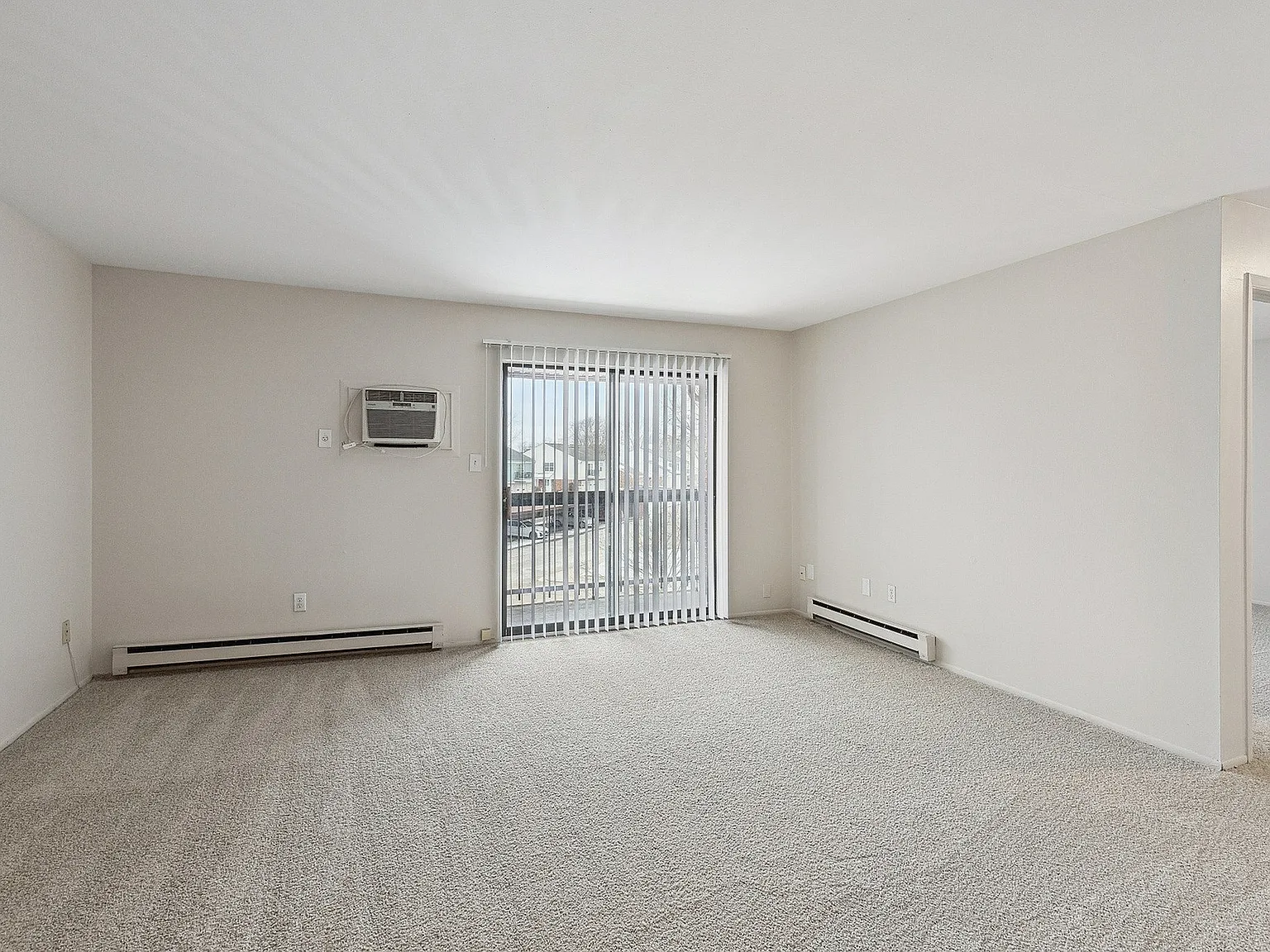 San Remo Villa Apartments — Photo 4