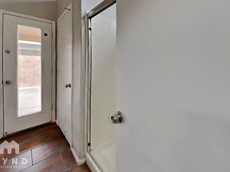714 E Lovegrass Dr — Photo 10