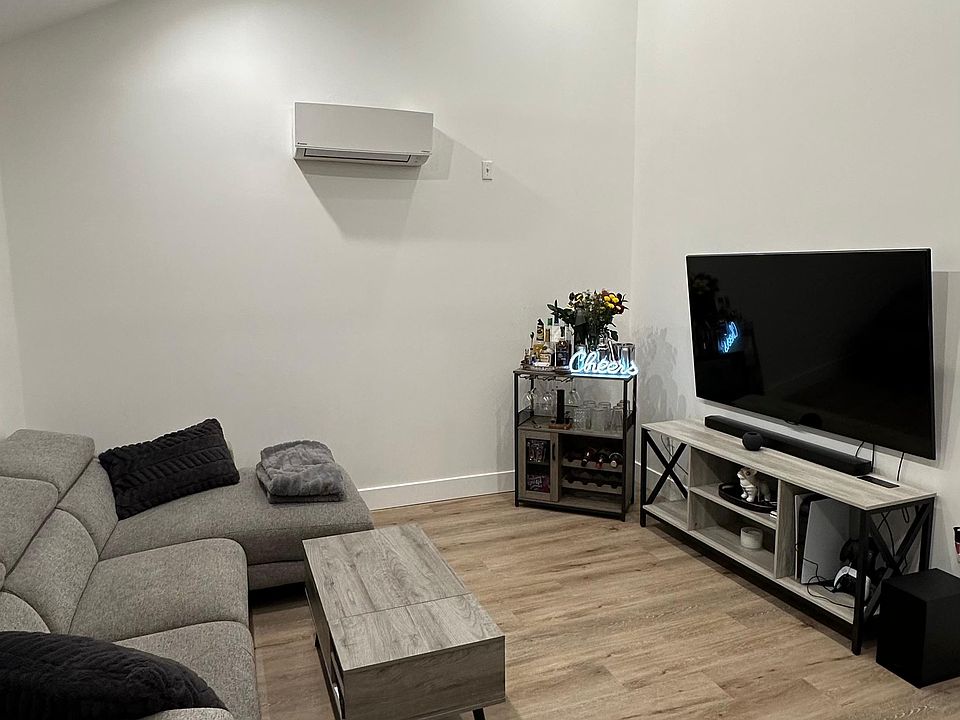 1st image of 6342 Beeman Ave #6344