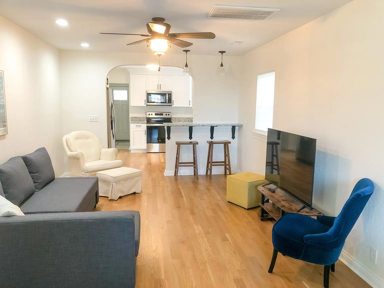 2 bed, 1100 sqft, $2,400 — Photo 3