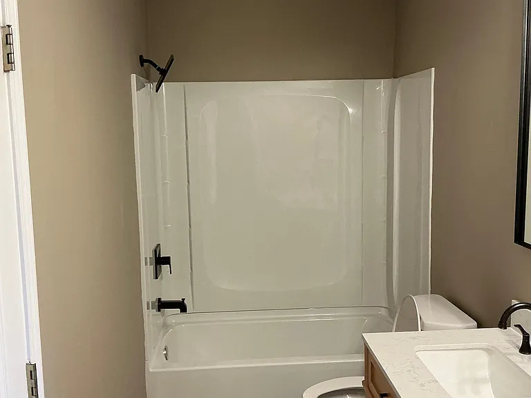 Tub/Shower Combo with Rainfall Shower Head
