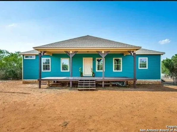 2301 Carroll Rd, Dilley, TX 78017