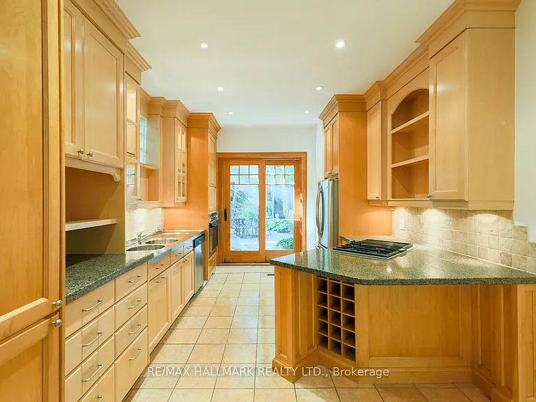 101 Pears Ave — Photo 14