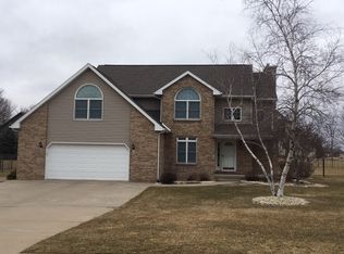 5 Adams Cir, Utica, IL 61373