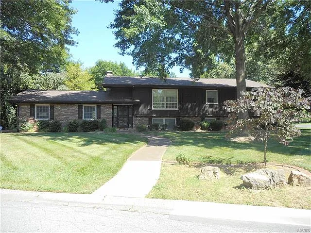 800 Lakeshore Dr photo 1