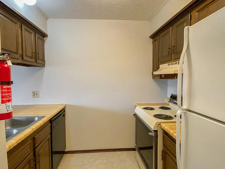 4215 Benoit Ln #9 — Photo 6