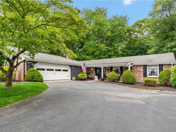 6 Chester Ave, Bristol, RI 02809