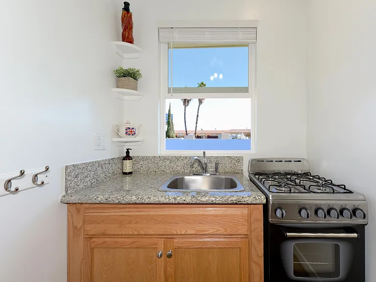 1650 Winona Blvd #4 — Photo 10