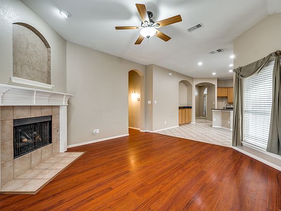 4th image of 1354 Royal Oaks Dr