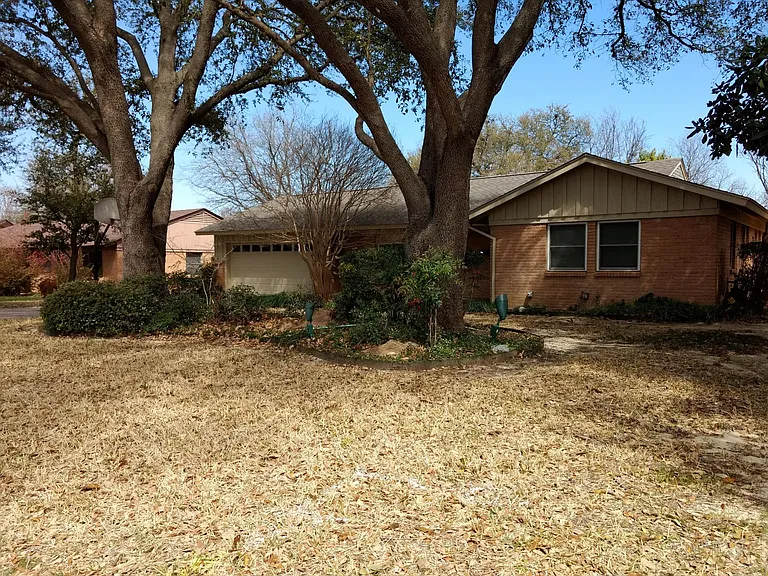 4308 Wedgmont Cir S — Photo 2