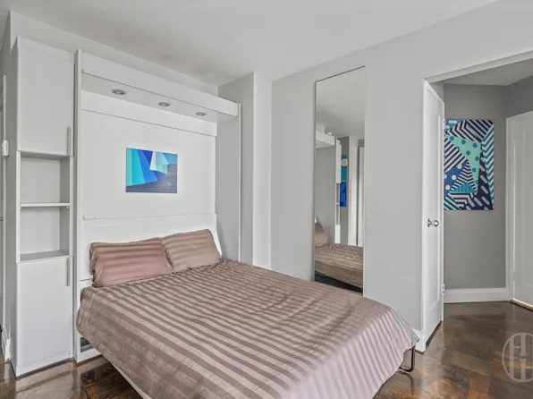 225 East 36th Street image 3 of 7