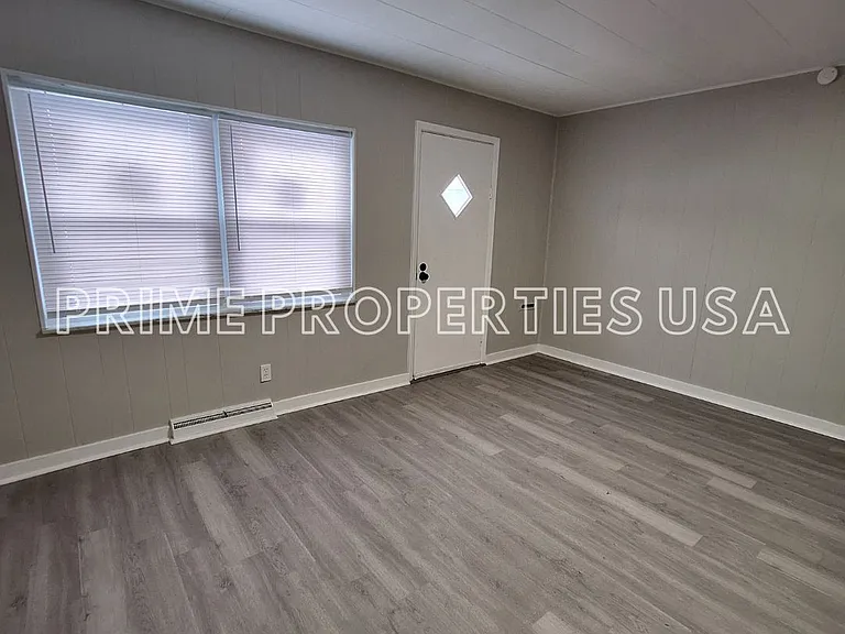 1219 Walnut St — Photo 2