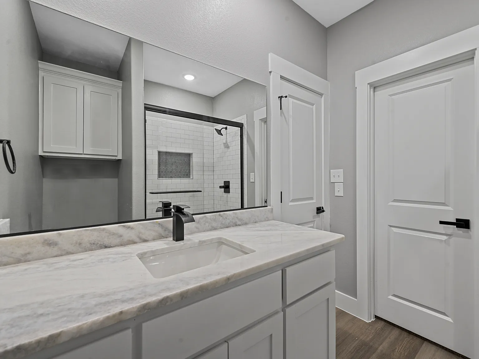 527 West Walker Street, Denison TX 7502 — Photo 2