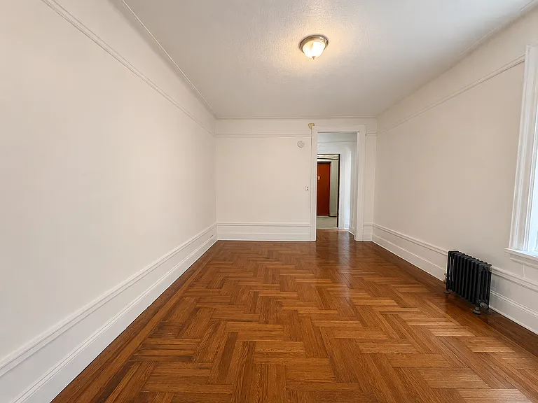 2387 Morris Ave #B4 — Photo 3
