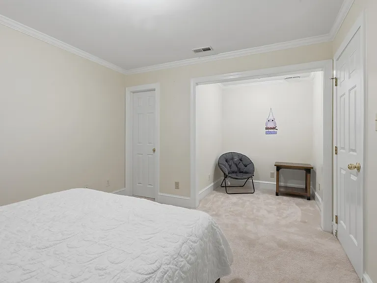 7514 Wellesley Park S — Photo 28