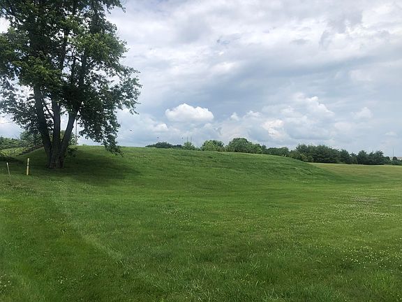 4th image of 677 Mountain View Dr