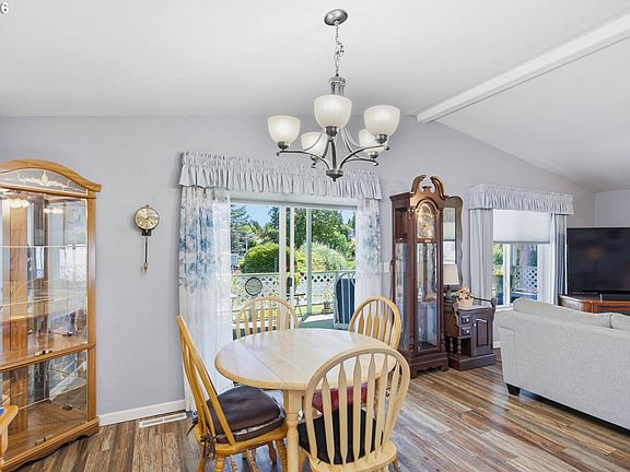 4th image of 411 Currie Ln