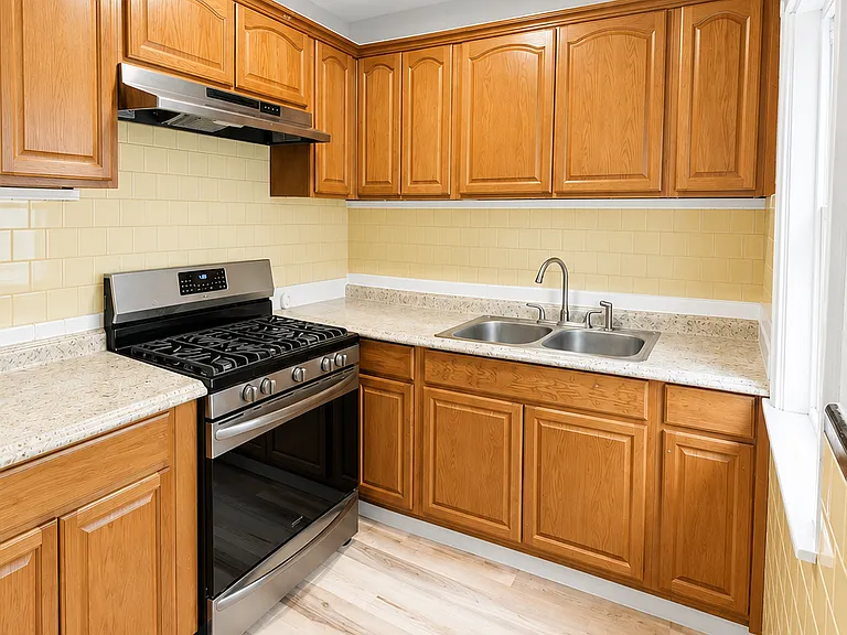 33 Woodford St #1 — Photo 3