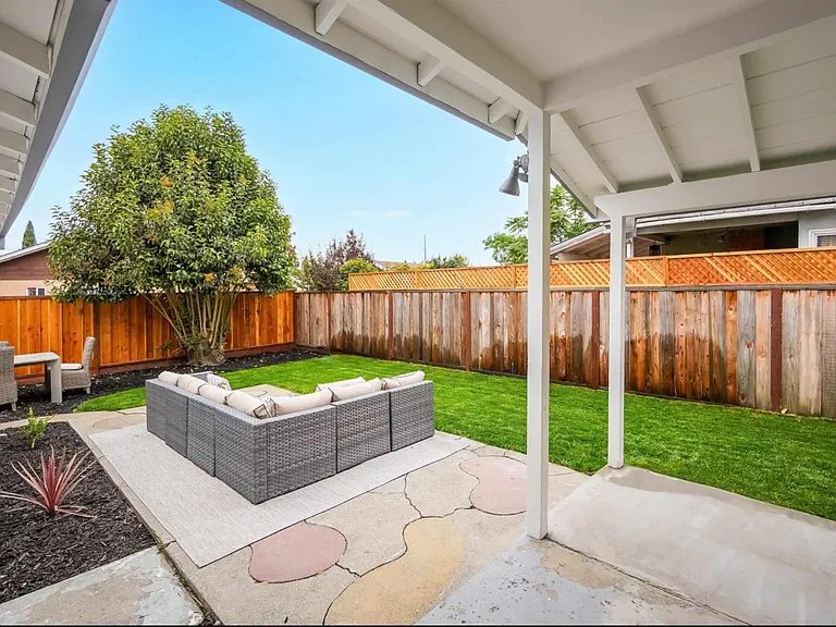 7 Newhall St — Photo 26