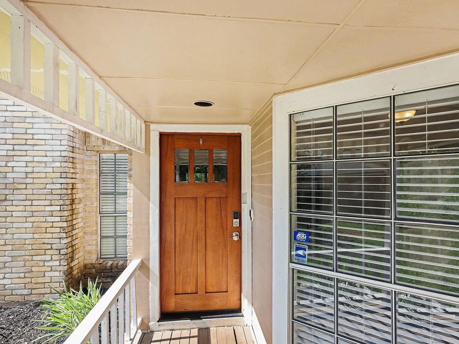 3 bed, 2.5 bath, 2014 sqft, $2,100 — Photo 3