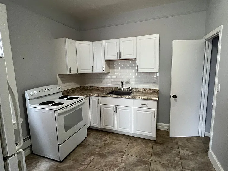 154 Myrtle Ave — Photo 3