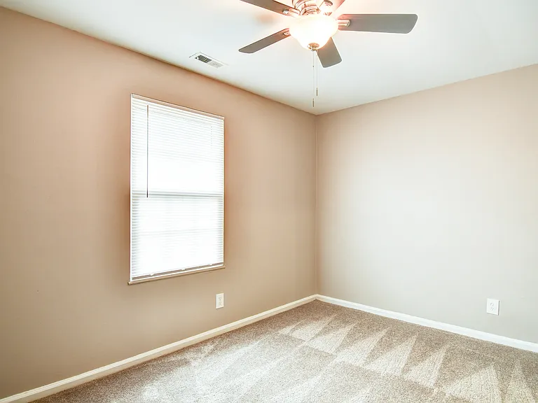 Fox Hunt Apartments — Photo 22