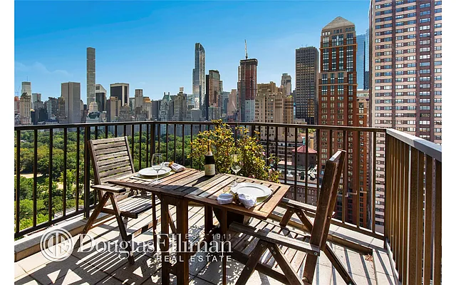 Sold by Douglas Elliman | media 24