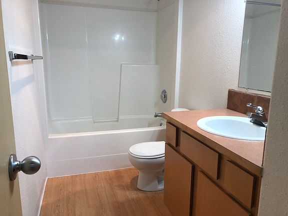 4th image of 5515 NE 82nd Ave APT 40