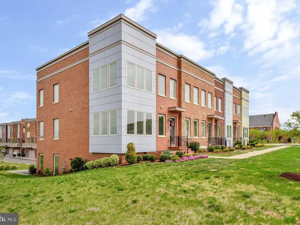 9301 Quadrangle St, Lorton, VA 22079