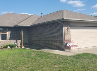 1040 S Red Ave, Springfield, MO 65802
