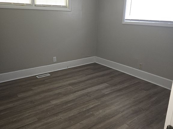 5th image of 624 W University Ave