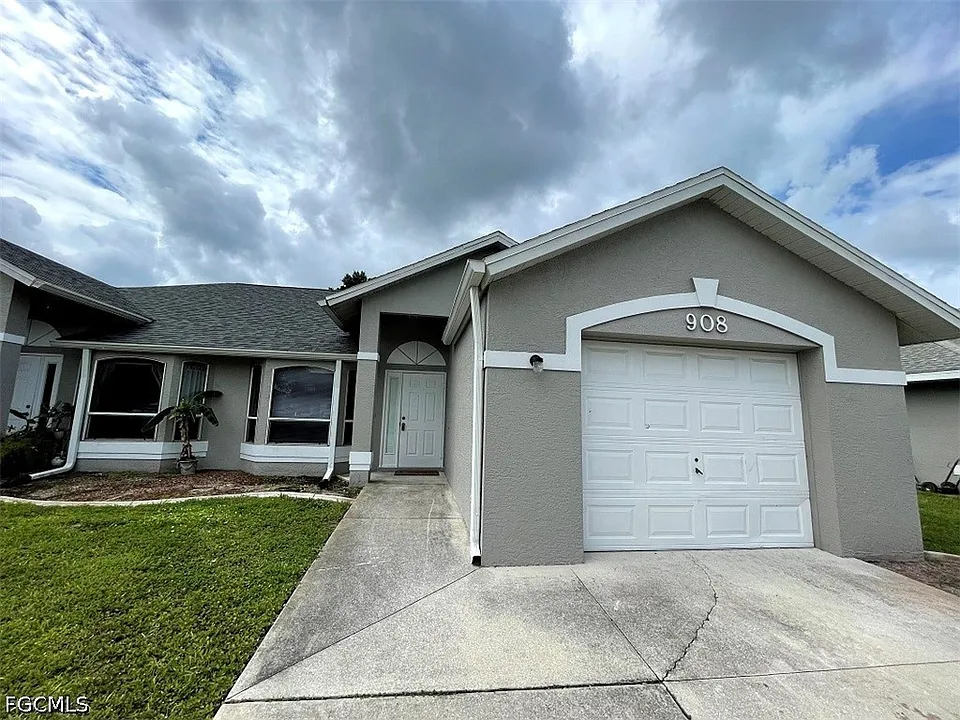 906 Cape Coral Pkwy W