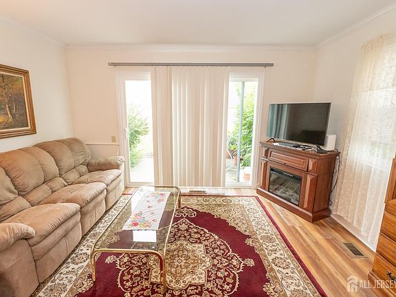 5th image of 54 Old Nassau Rd #D