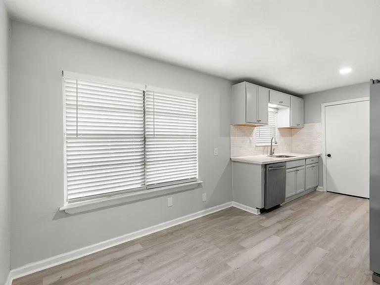 7938 Snowden St — Photo 14