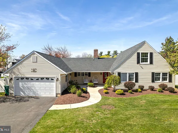 48 Silverbell Rd, Levittown, PA 19056