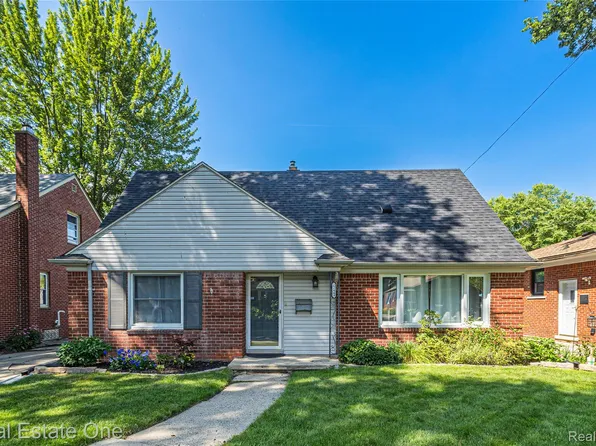 22449 Lakeland St, Saint Clair Shores, MI 48081