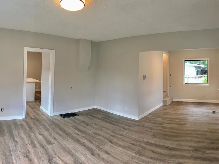 175 1st Ave NW — Photo 6