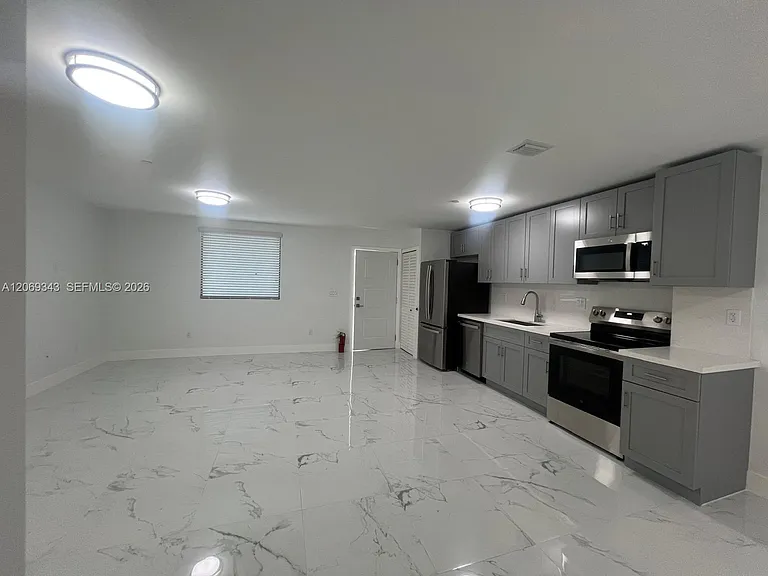 1860 NW 19th St #202 — Photo 5