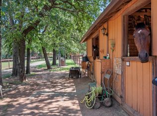 108 N Briaroaks Rd, Burleson, TX 76028