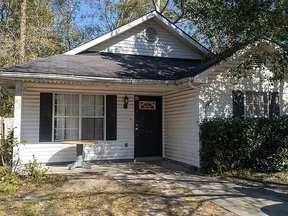 3rd image of 1628 Lexington Cir