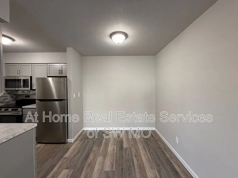 2 bed, 2.0 bath, 900 sqft, $905 — Photo 3