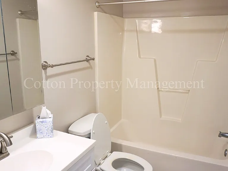 605 Harnett St — Photo 9