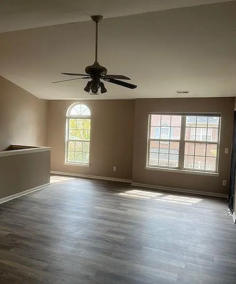 11758 Farmington Rd — Photo 4